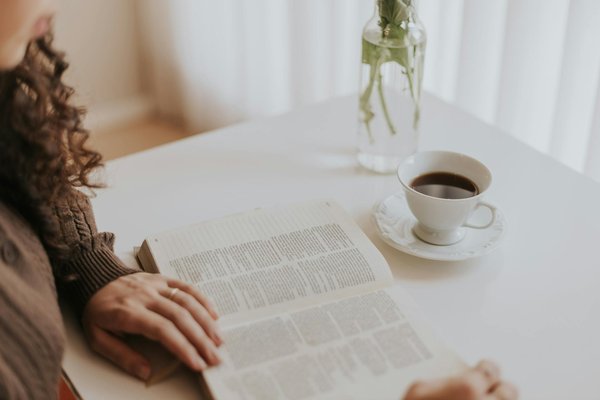 Secrets Essentiels pour un Maquillage d'Été Parfait et Longue-Durée